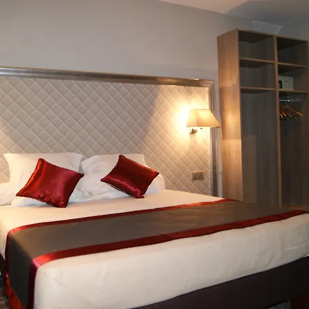 Hotel D'amiens 3*