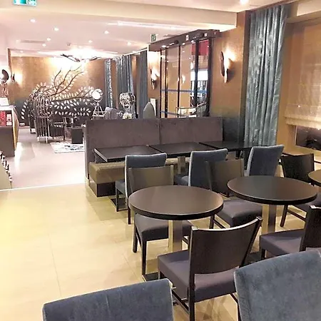 Hotel D'amiens 3*